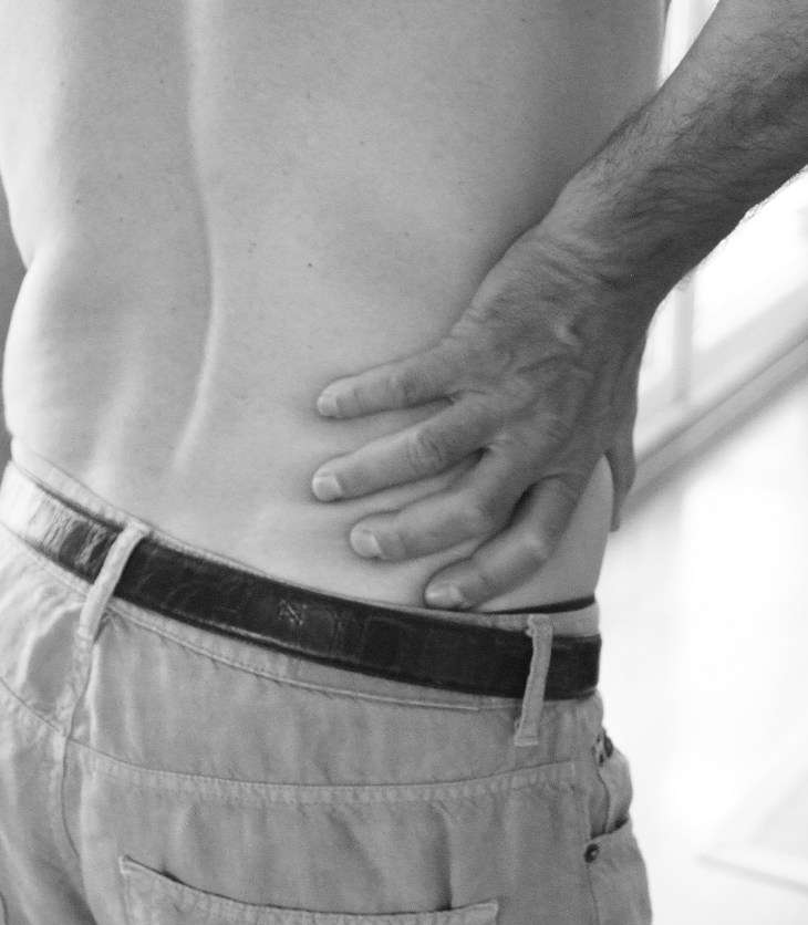 Mand med korsryggsmerter, lumbago eller isjias